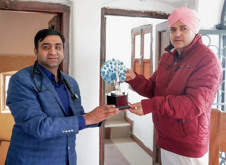 श्री महंत इन्दिरेश अस्पताल के वरिष्ठ काॅर्डियोलोजिस्ट डाॅ तनुज भाटिया को ‘इण्डियन अचीवर्स अवार्ड’