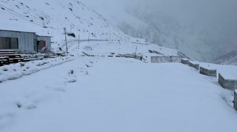 snowfall-kedarnath-in-april-.jpg