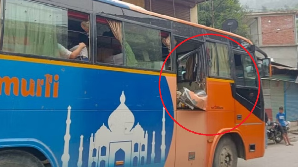 buus-par-gira-boldar-ek-ki-maut.jpg