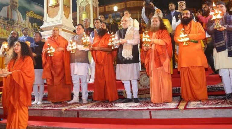 amit-shah-ganga-arti.jpg